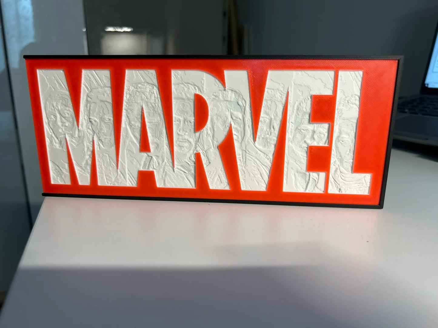 Caja De Luz Marvel Logo
